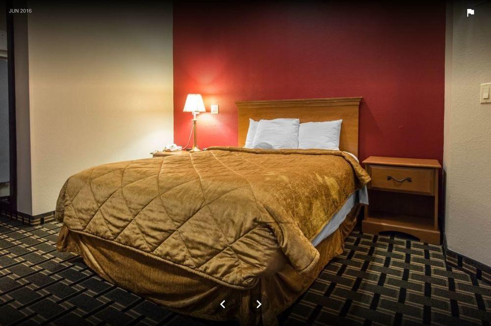 Econo Lodge Inn & Suites Peoria Illinois Экстерьер фото