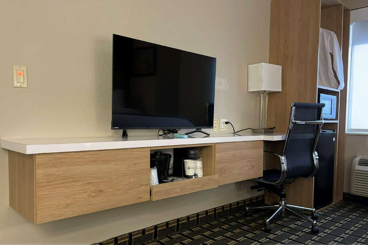 Econo Lodge Inn & Suites Peoria Illinois Экстерьер фото